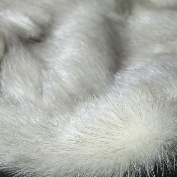 Vtg 60's Adolfo II Abraham Strauss White/Gray Soft Fur Beret Hat w/ 2 Hair Clips - Picture 2 of 5